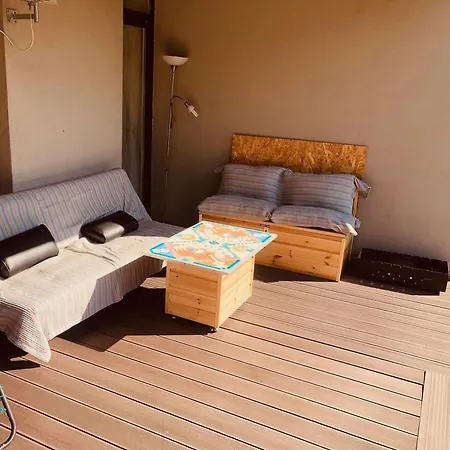 Bruksva アパート パランガ