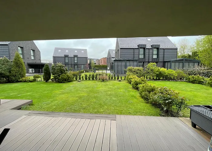 Bruksva アパート パランガ