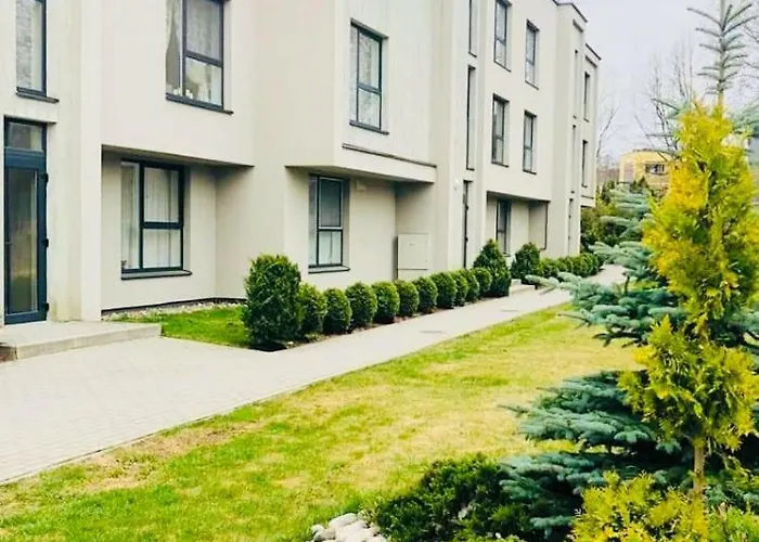 Bruksva アパート パランガ